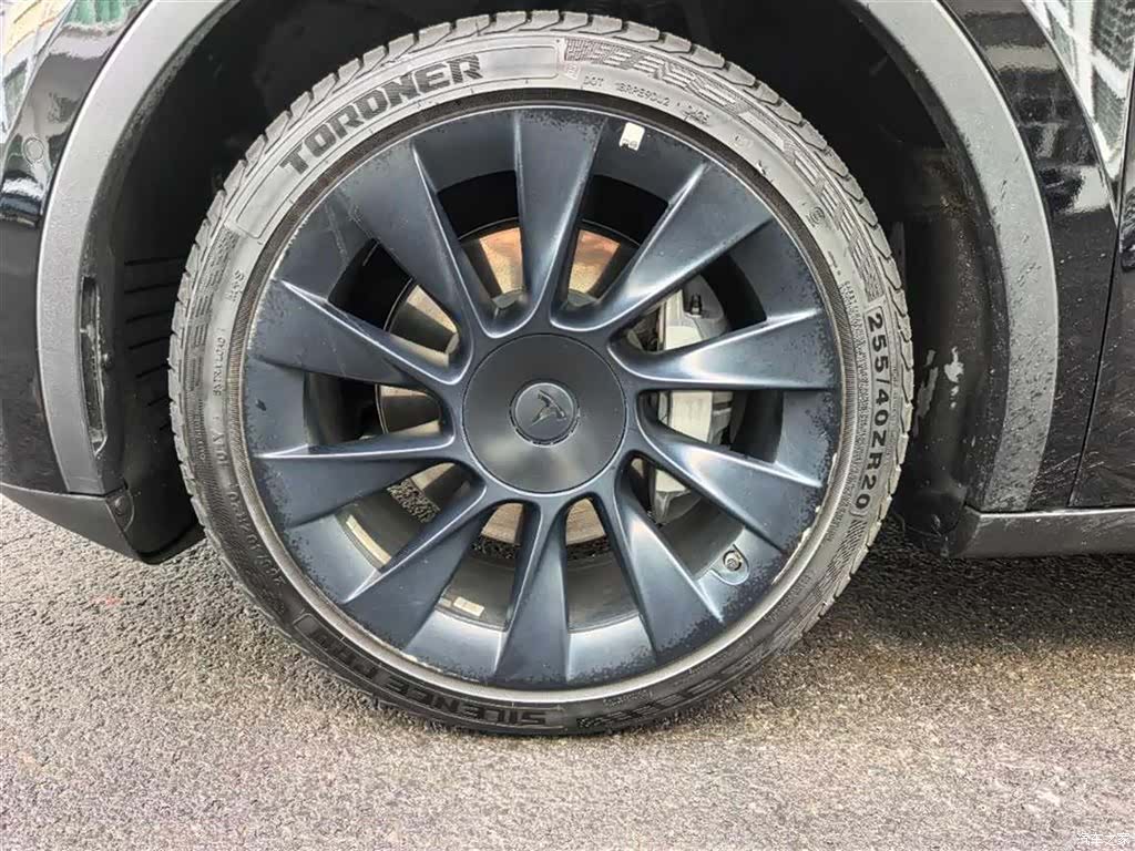 Tesla Model Y, 2023 9