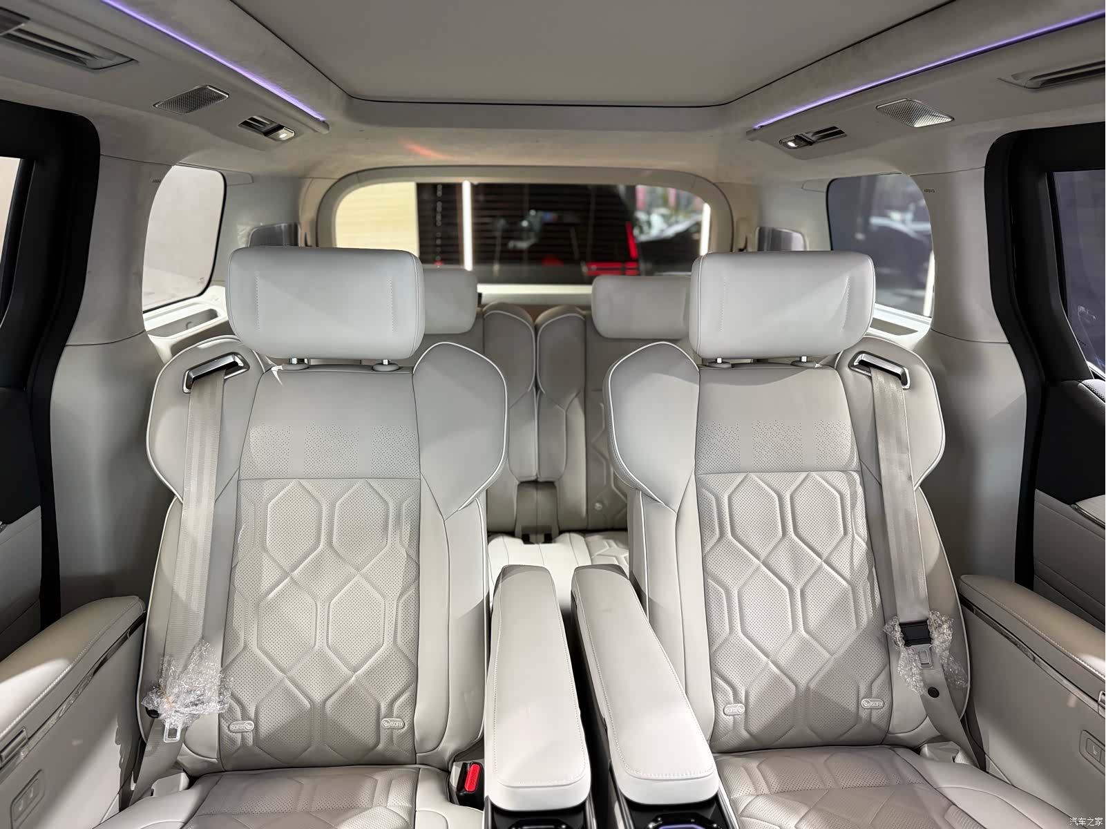 Volvo EM90, 2026 26