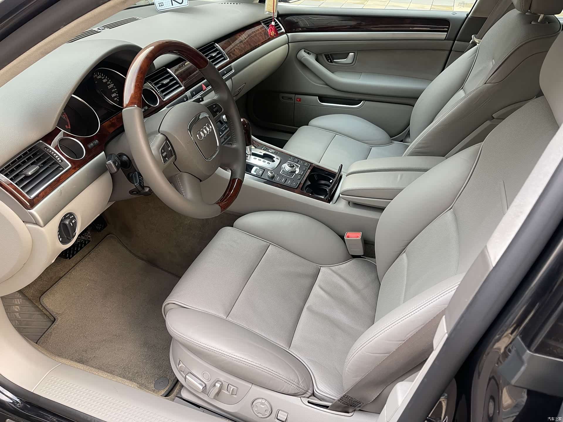 Audi A8L, 2009 10