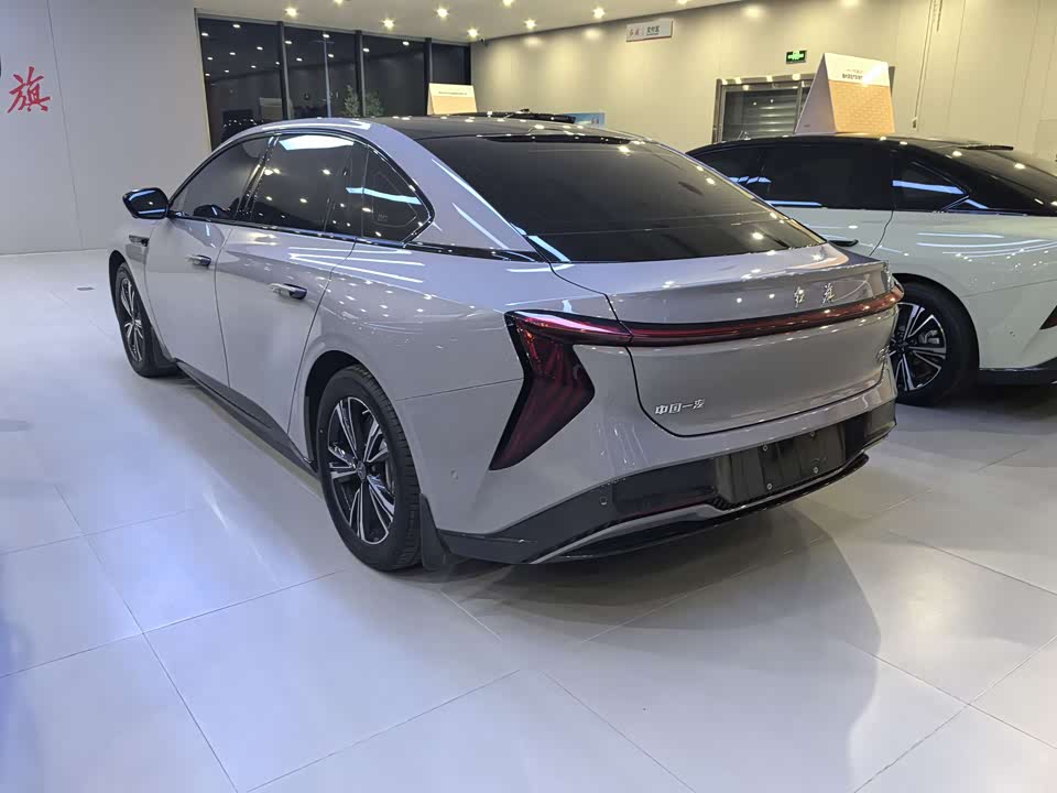 Hongqi EH7