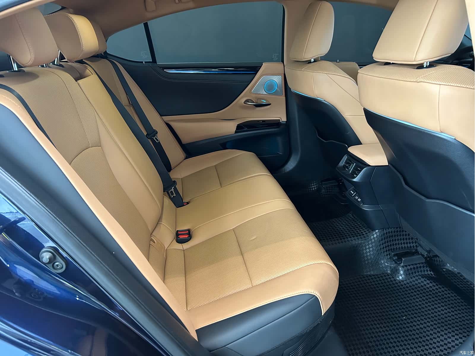 Lexus ES, 2024 12