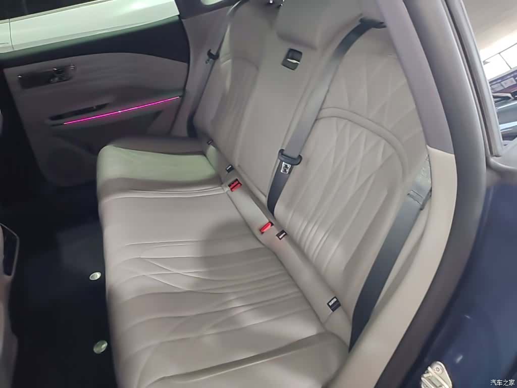 Geely 8, 2025 17