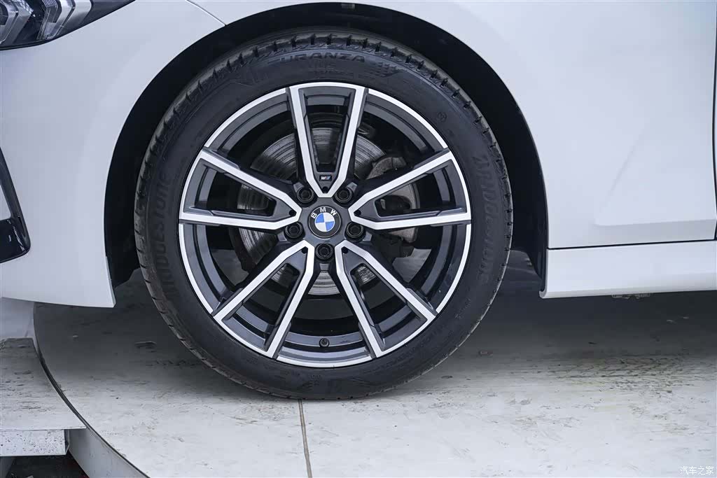 BMW 3 Series, 2023 11