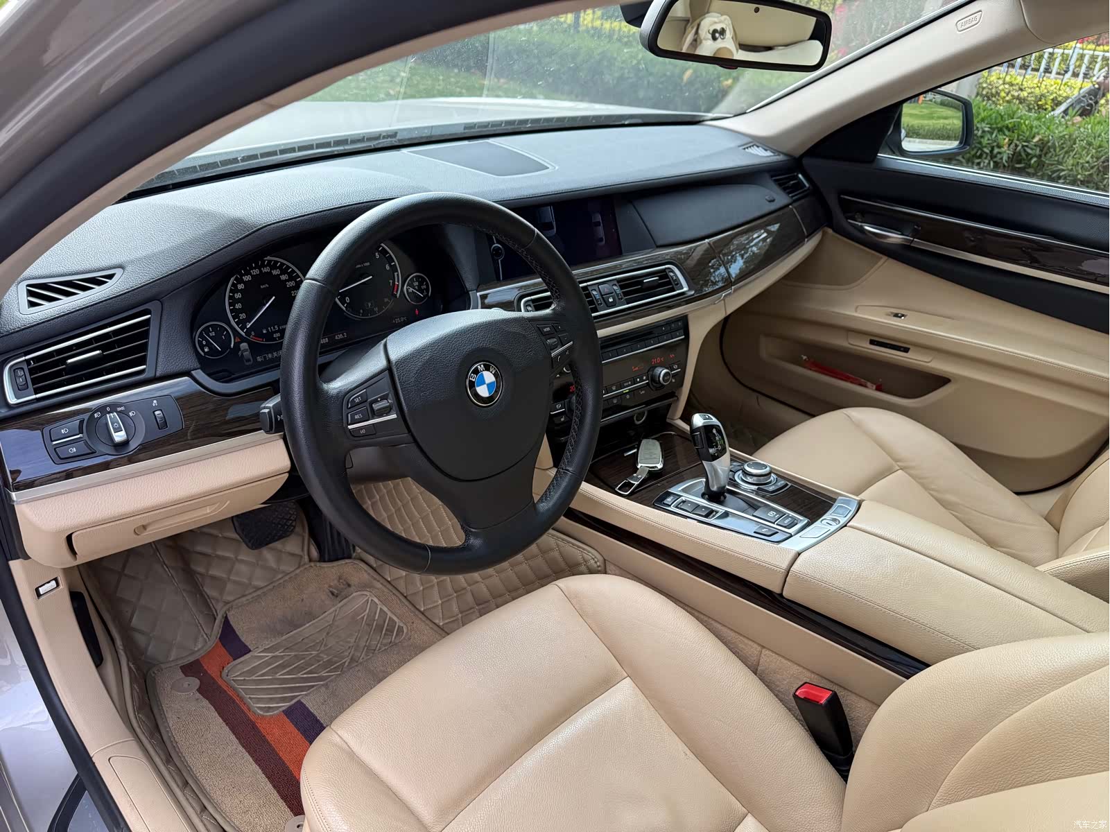 BMW 7 Series, 2011 11