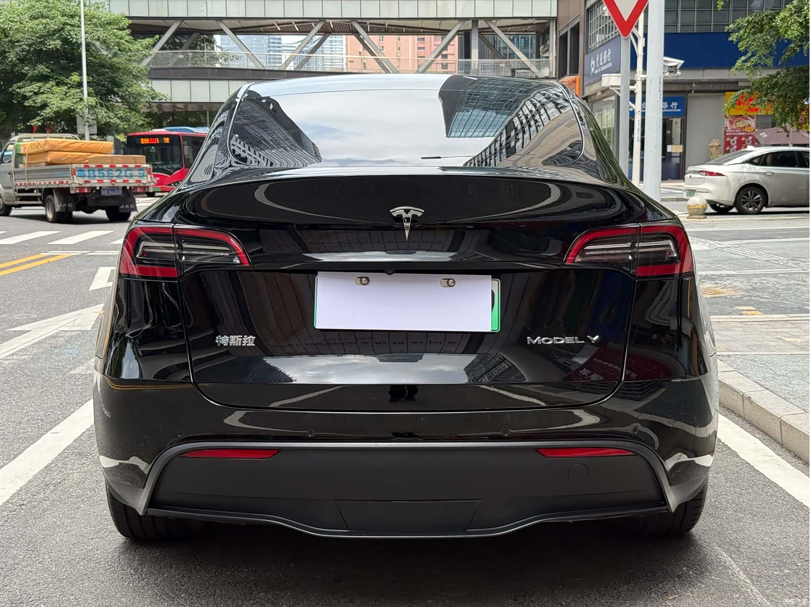 Tesla Model Y, 2022 13