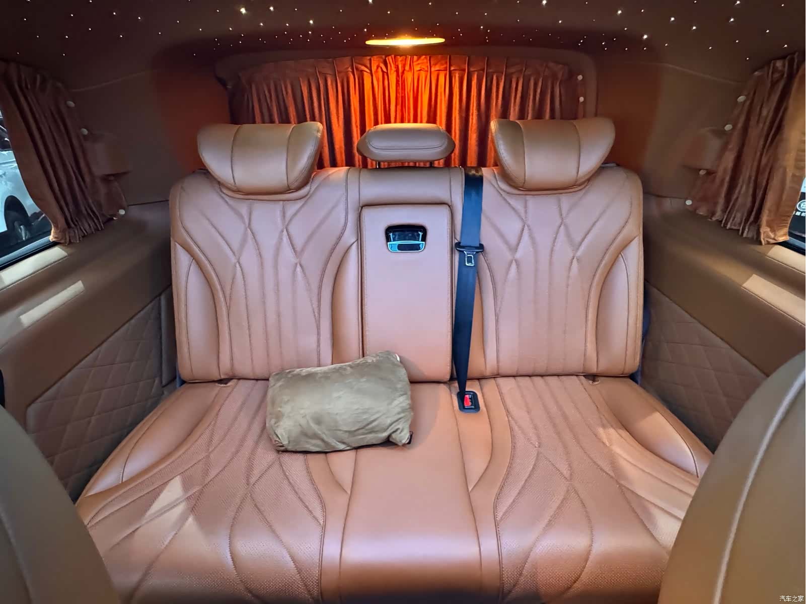 Mercedes-Benz 7, 2023 11