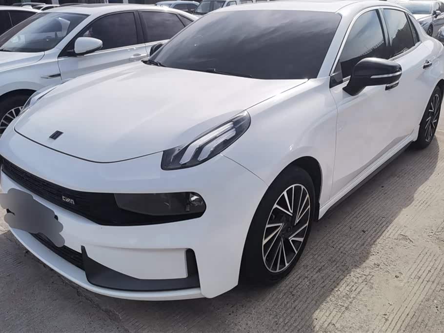 Lynk & Co 03