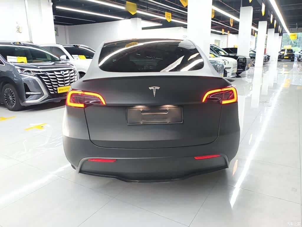 Tesla Model Y, 2022 4