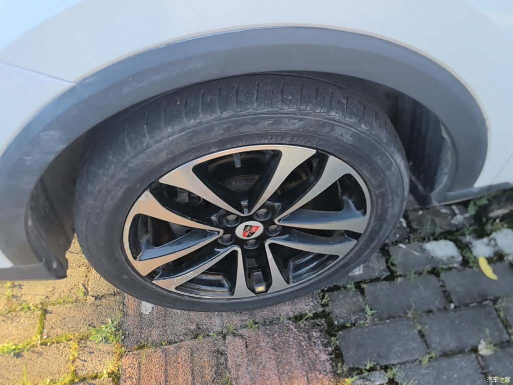 Roewe RX3, 2019 23
