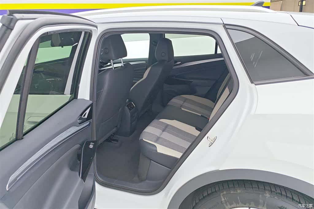 Volkswagen ID.4, 2023 11