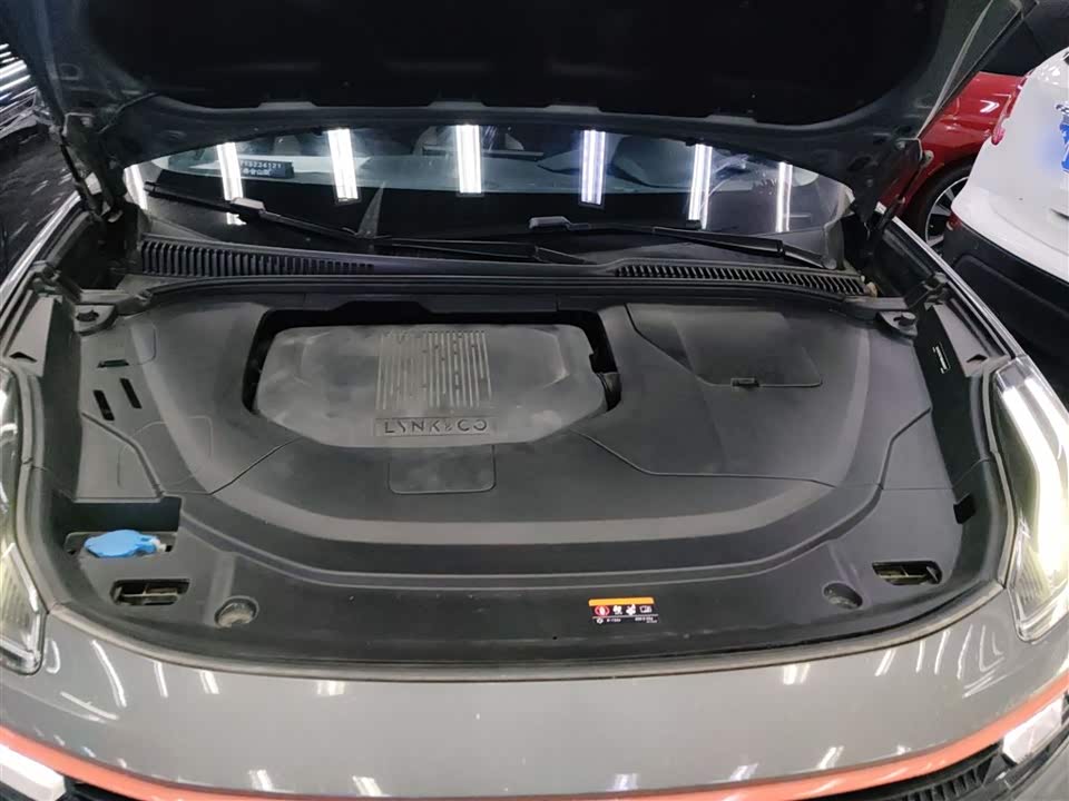 Lynk & Co 06