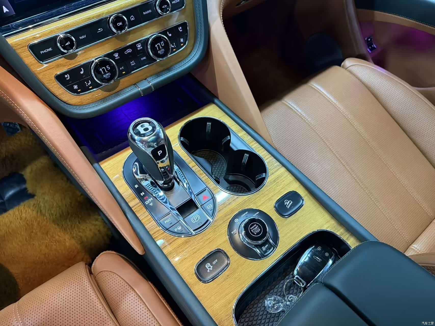 Bentley Bentayga, 2021 13