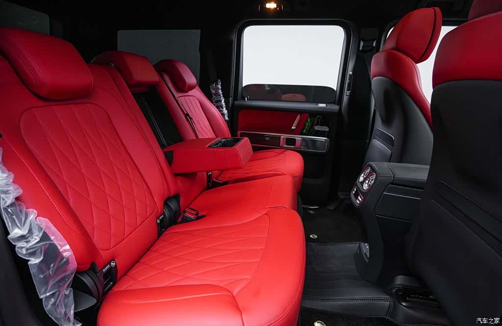 Mercedes-Benz G-Class, 2026 13
