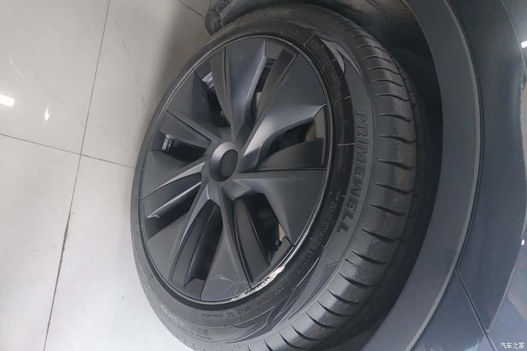 Tesla Model Y, 2024 6