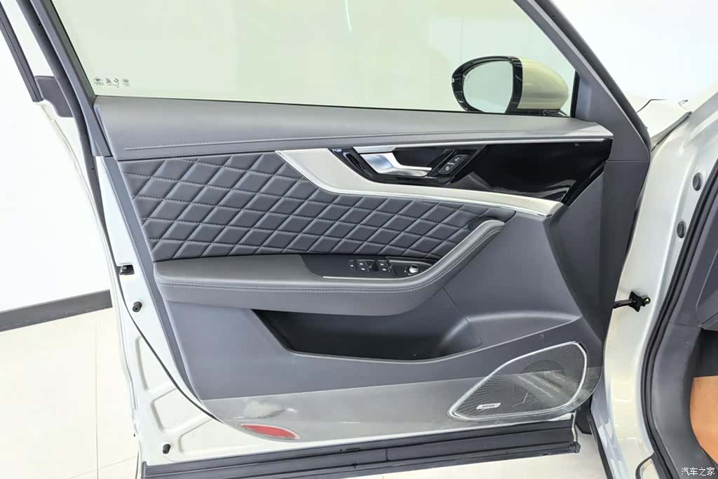 Hongqi HS5, 2020 7