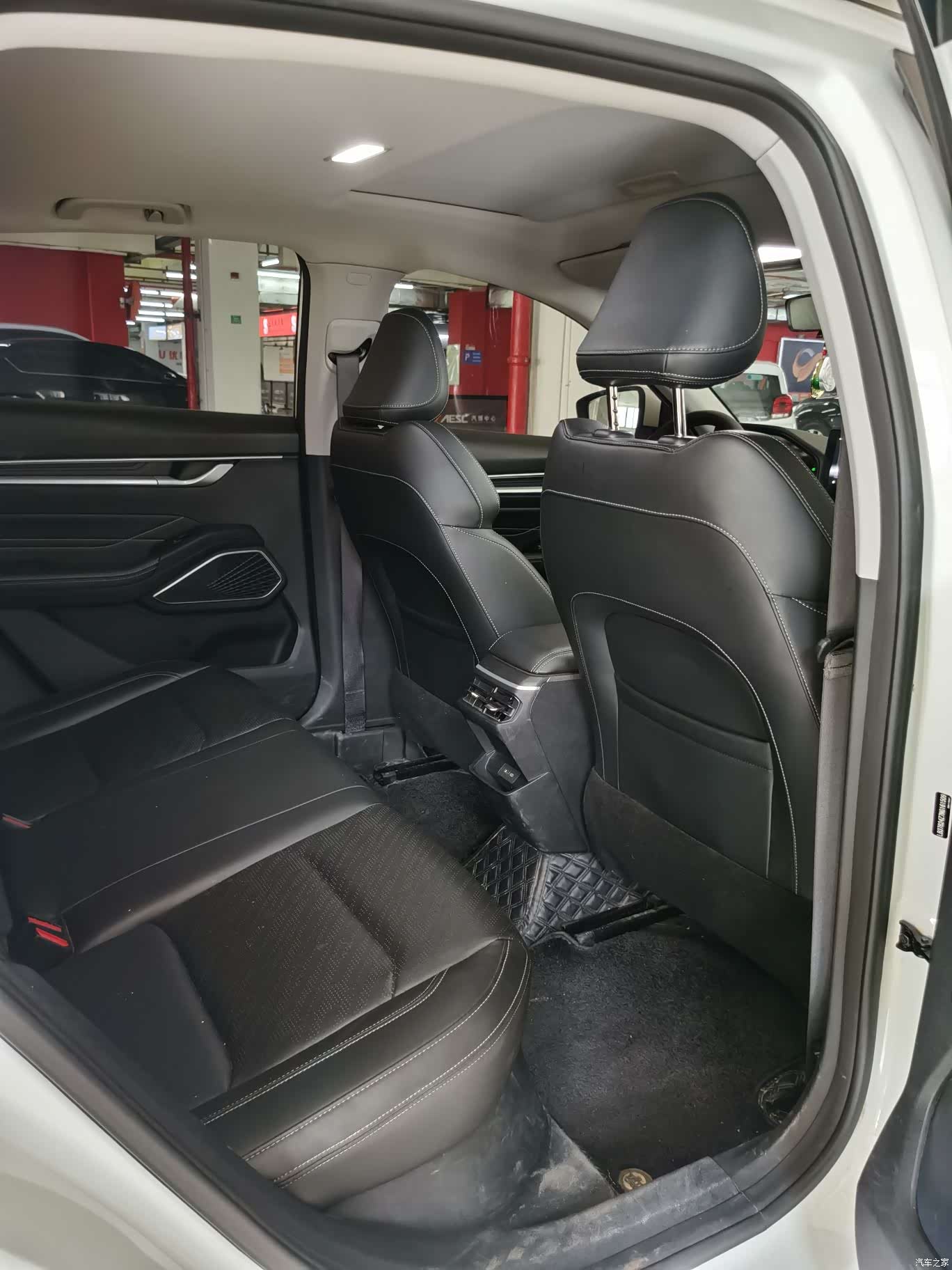 Geely Emgrand, 2023 14