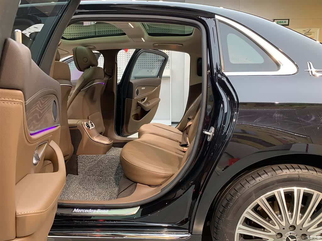Mercedes-Benz E-Class, 2024 15