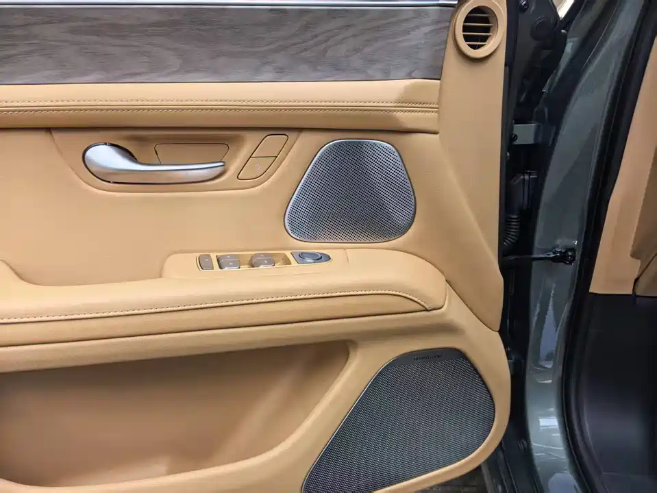 AITO Ask the world M5