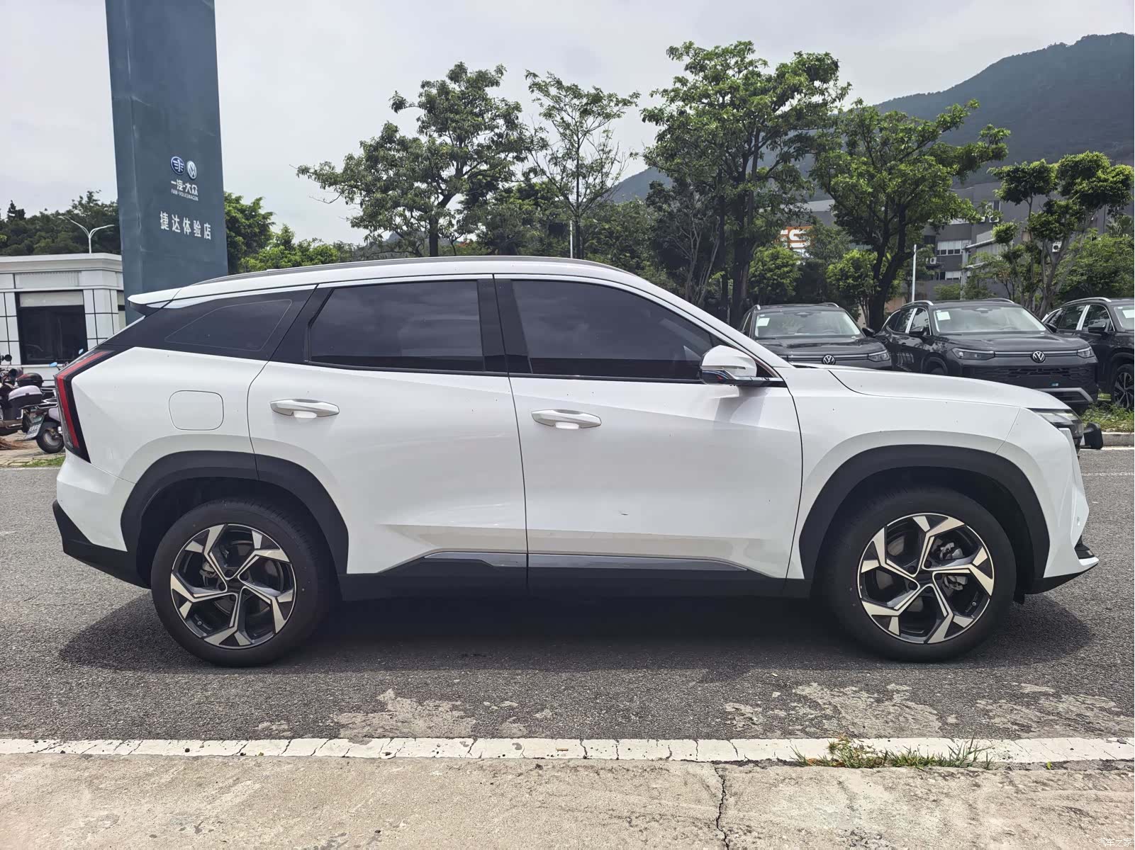 Geely Boyue, 2024 10