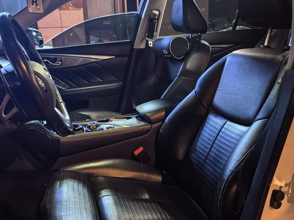 Infiniti Q50L