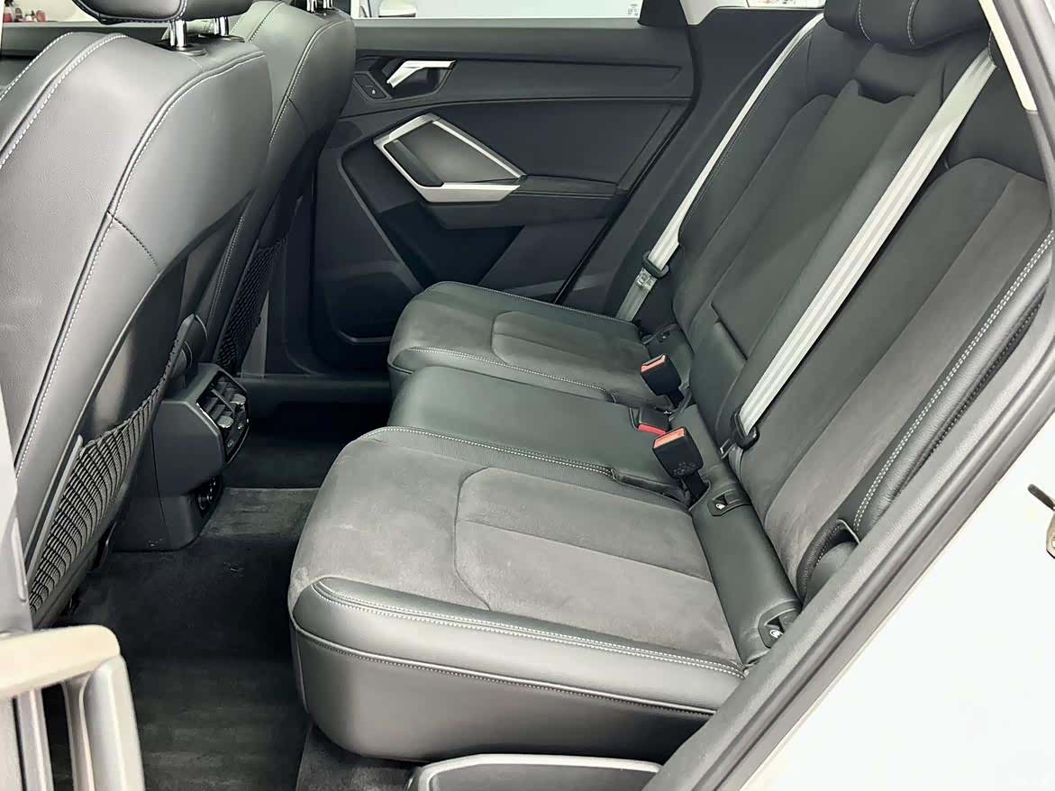 Audi Q3, 2023 10