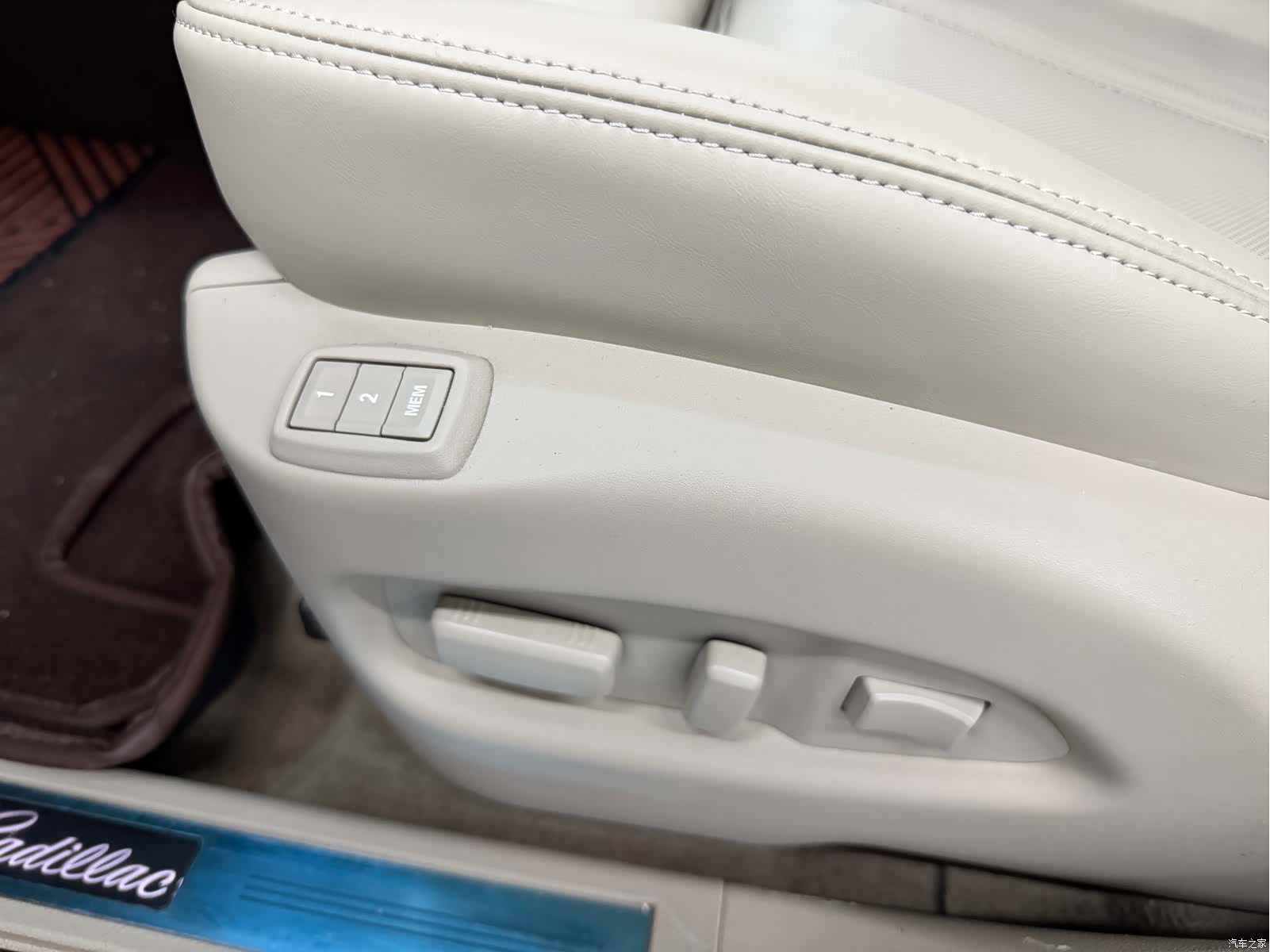 Cadillac SRX, 2013 12