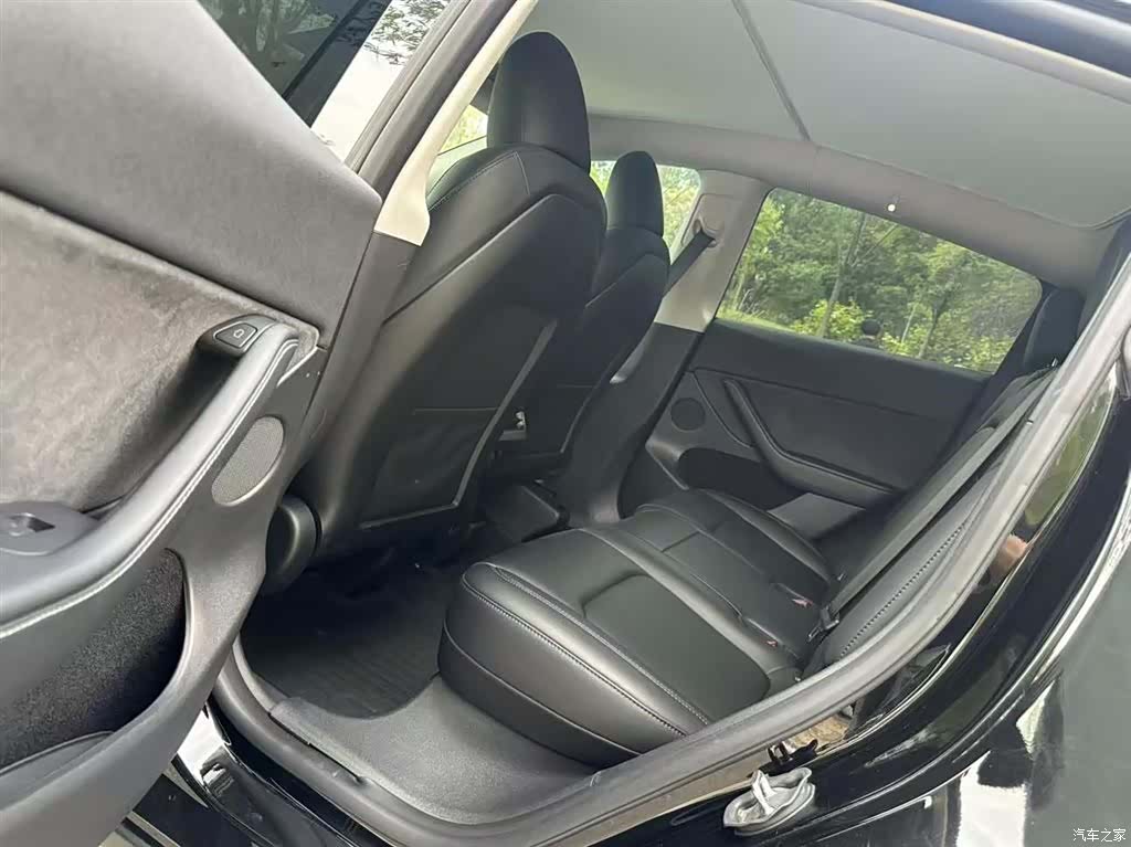 Tesla Model Y, 2023 17