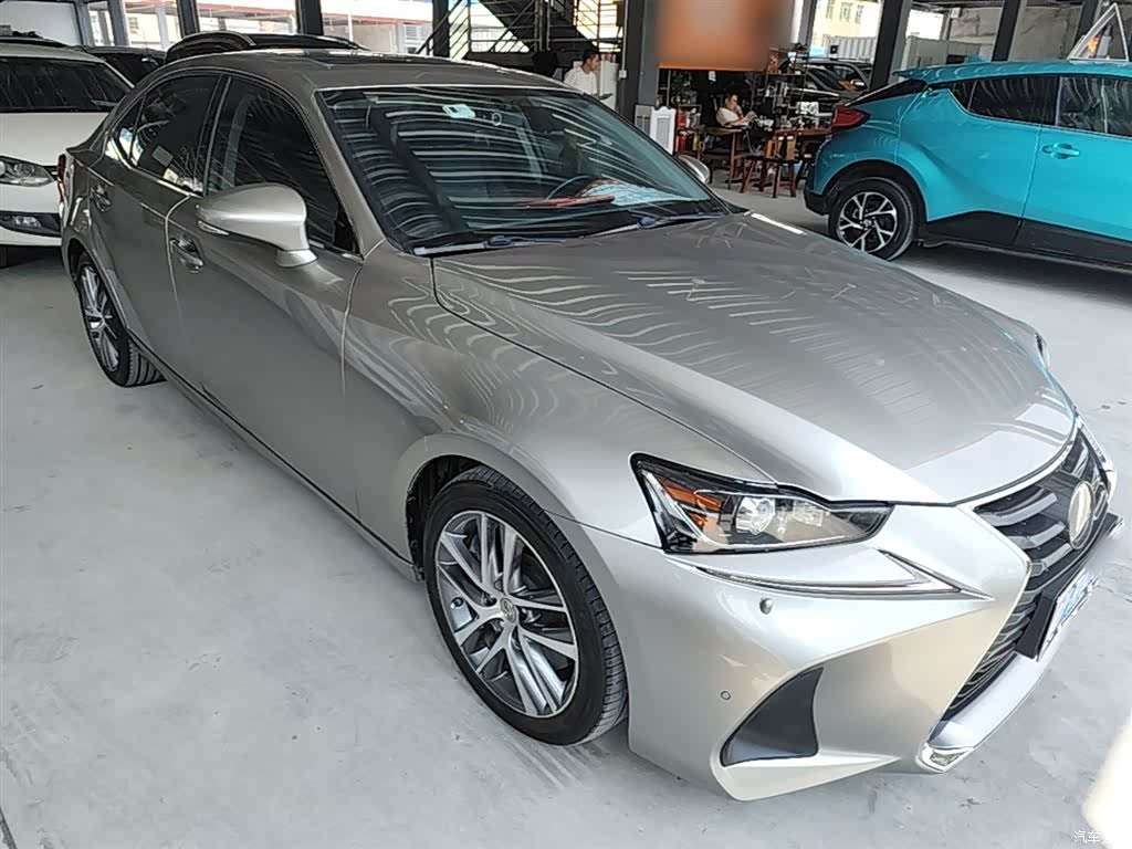 Lexus IS, 2017 4