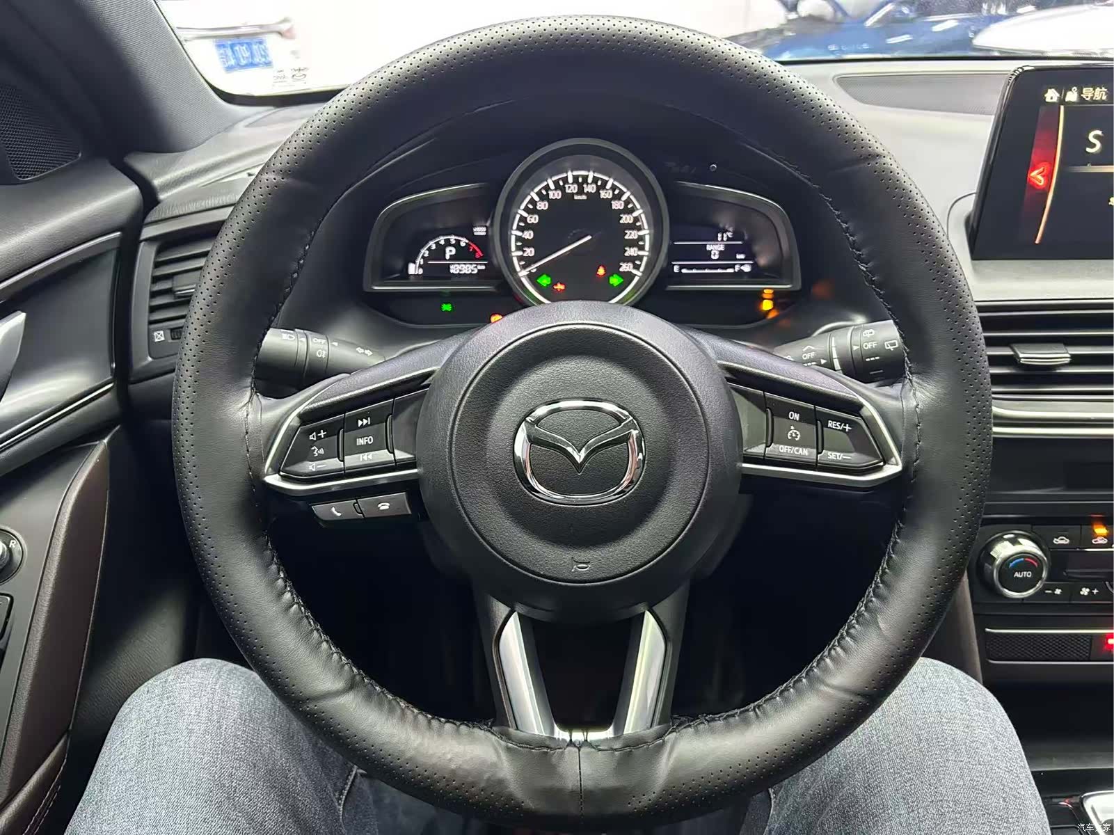 Mazda CX-4, 2023 13