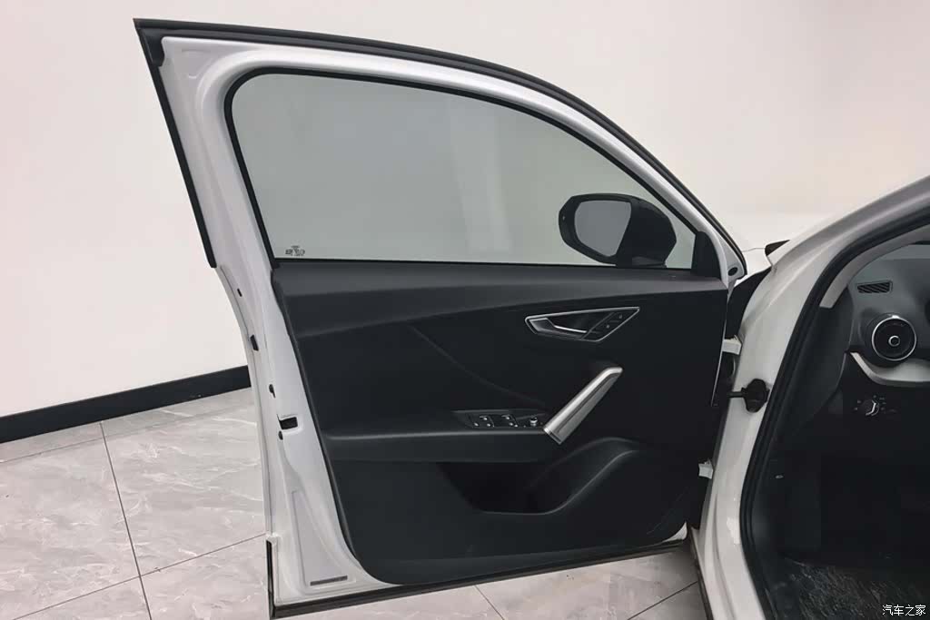 Audi Q2L, 2020 7