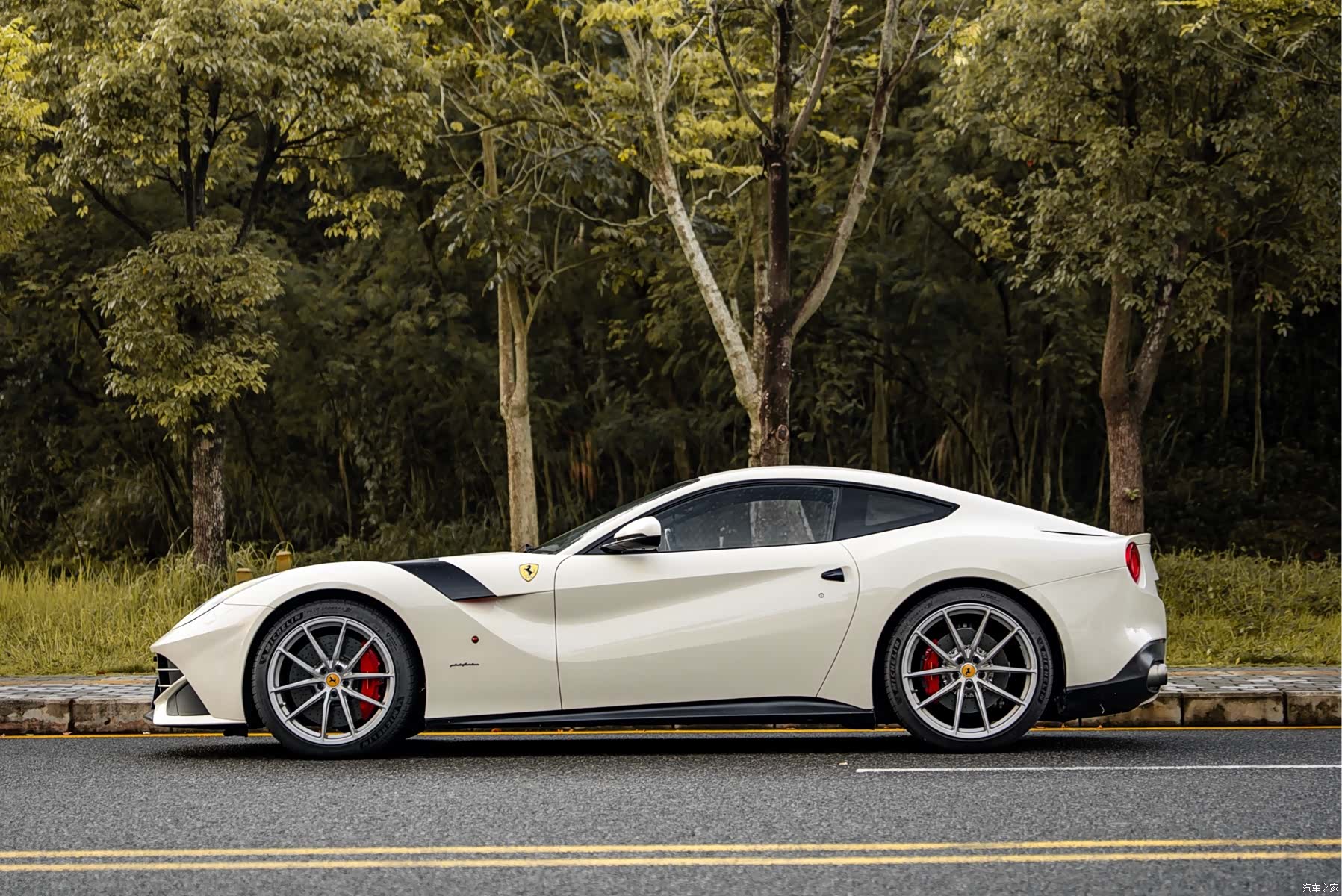 Ferrari F12ber, 2014 12
