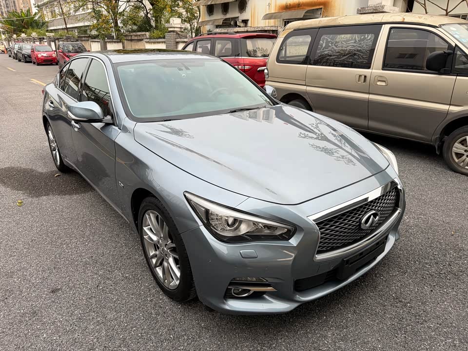 Infiniti Q50L