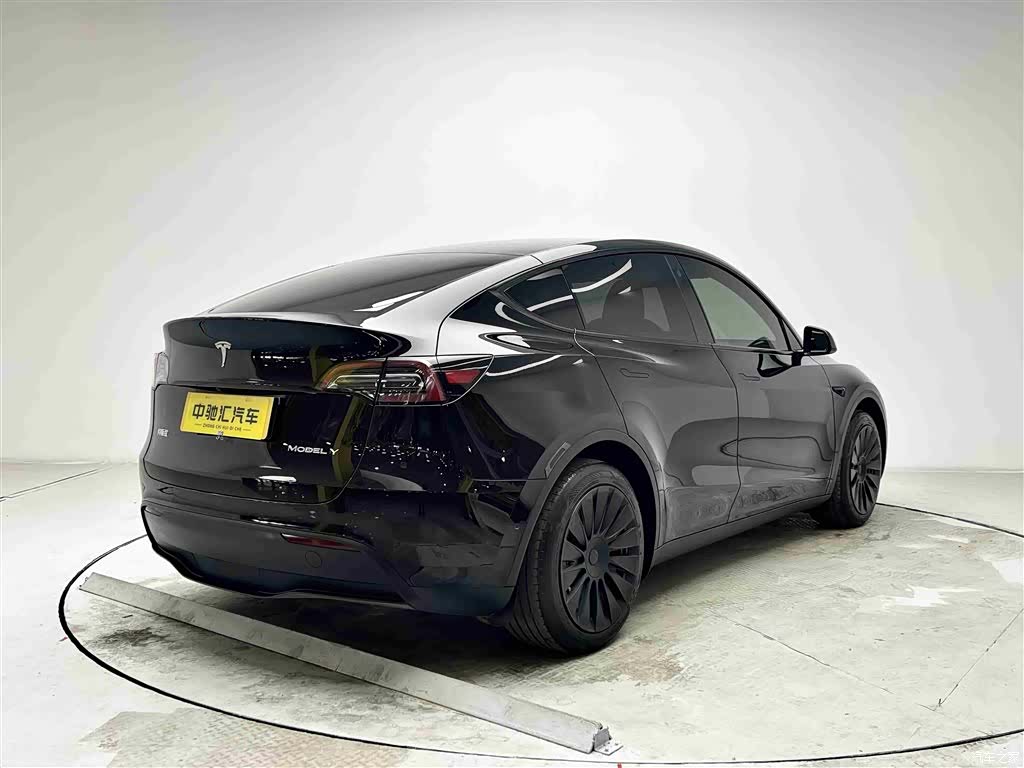 Tesla Model Y, 2023 17
