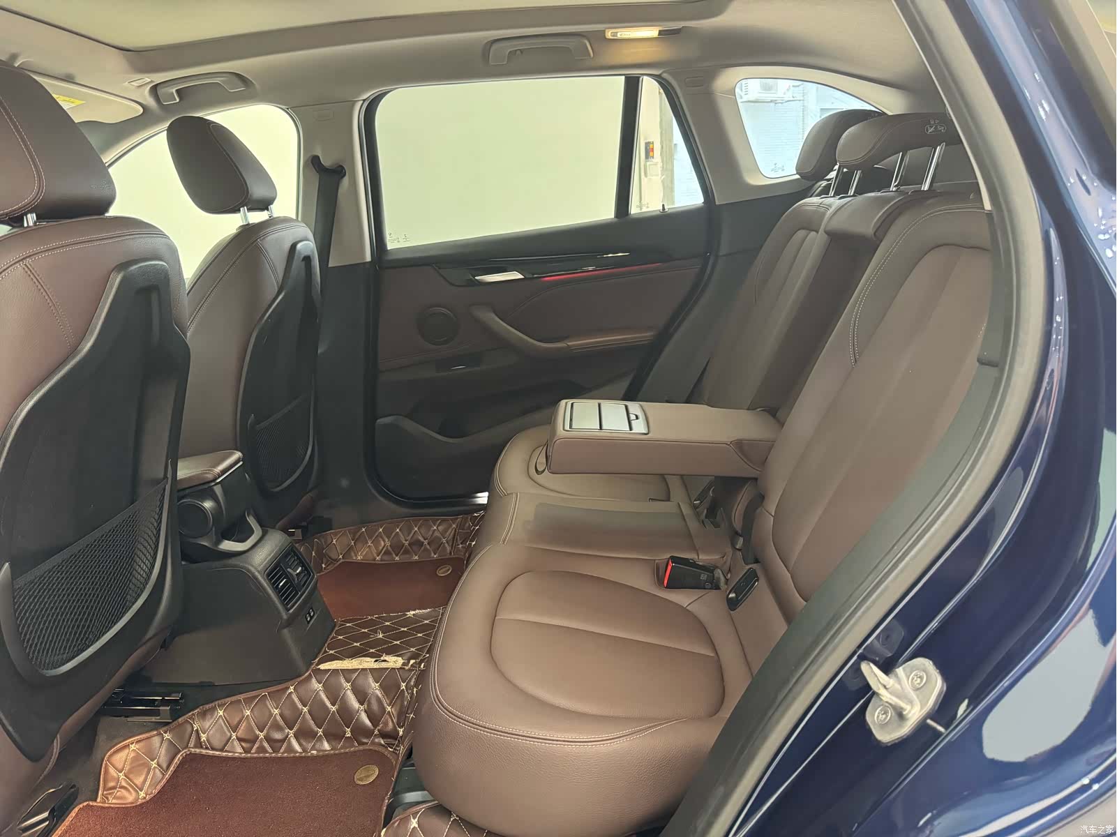 BMW X1, 2020 все фото