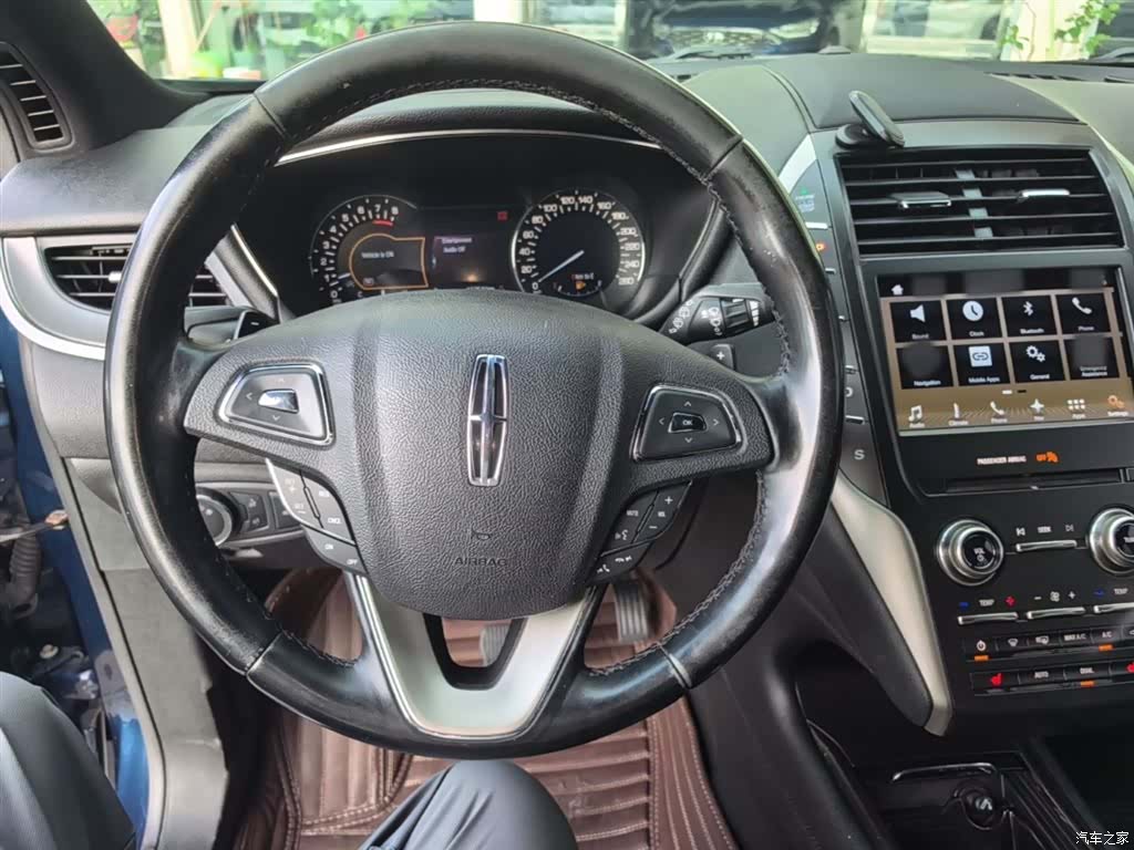 Lincoln MKC, 2017 10
