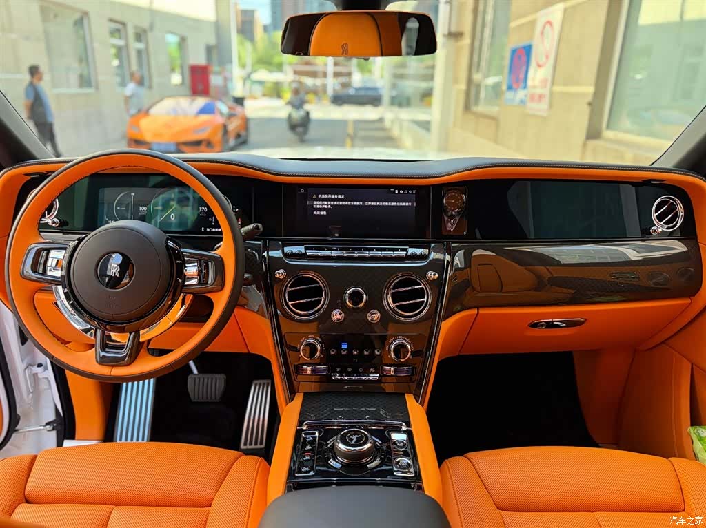 Rolls-Royce Cullinan, 2025 13