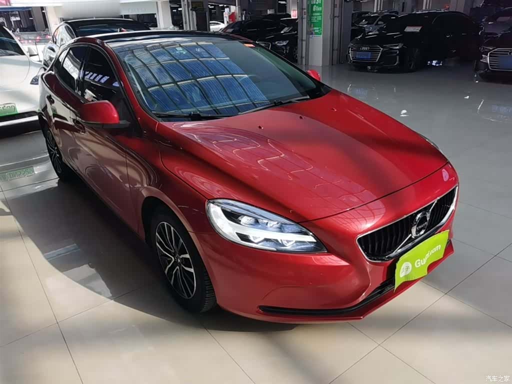 Volvo V40, 2019 4