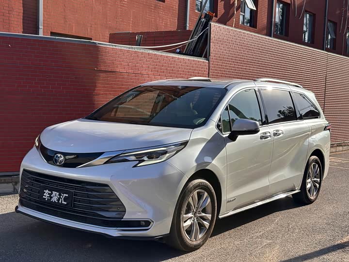 Toyota Sienna, 2022 года фото 2