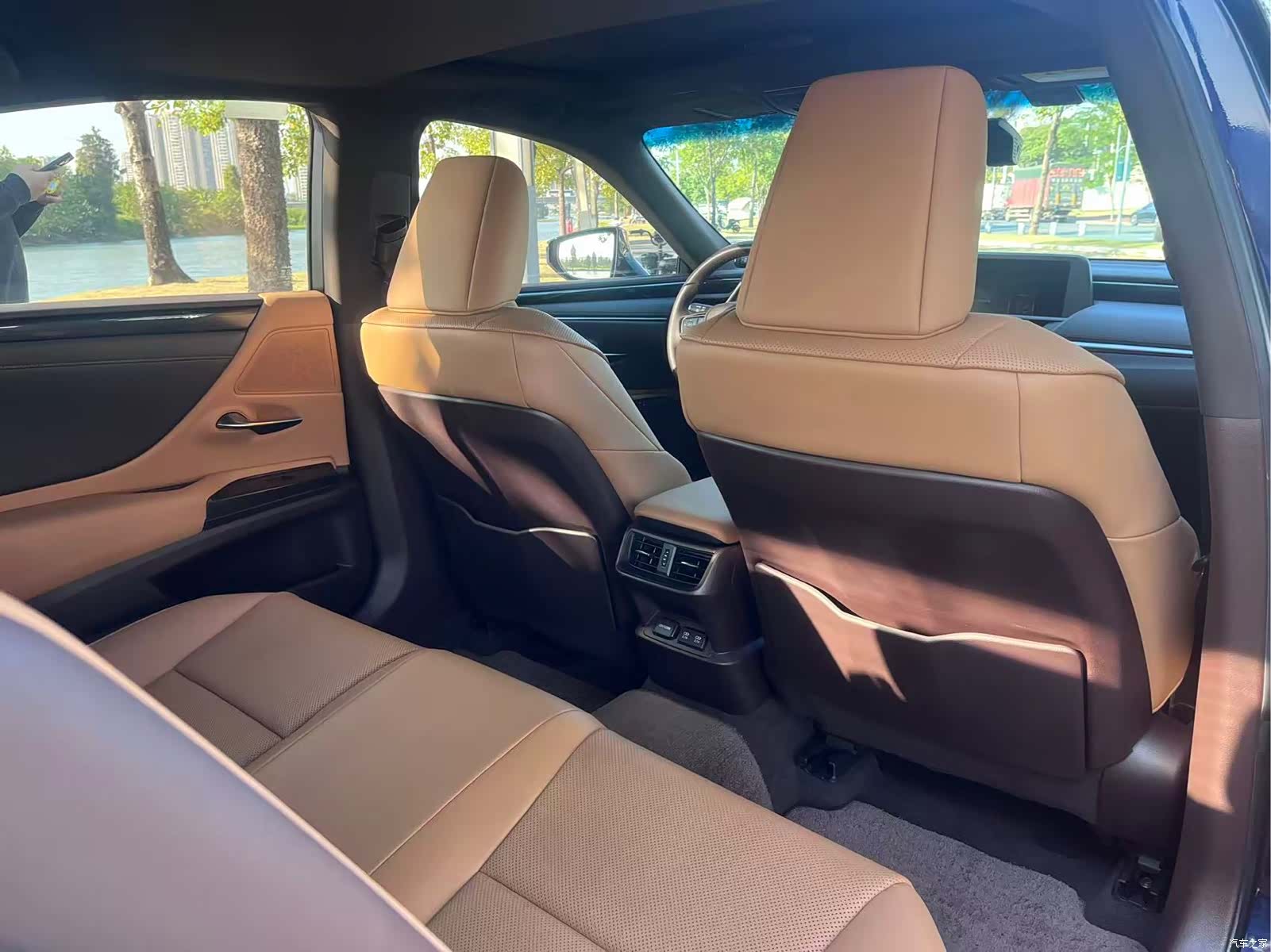 Lexus ES, 2019 7
