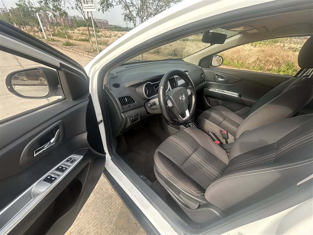 DongFeng AX3, 2016 16
