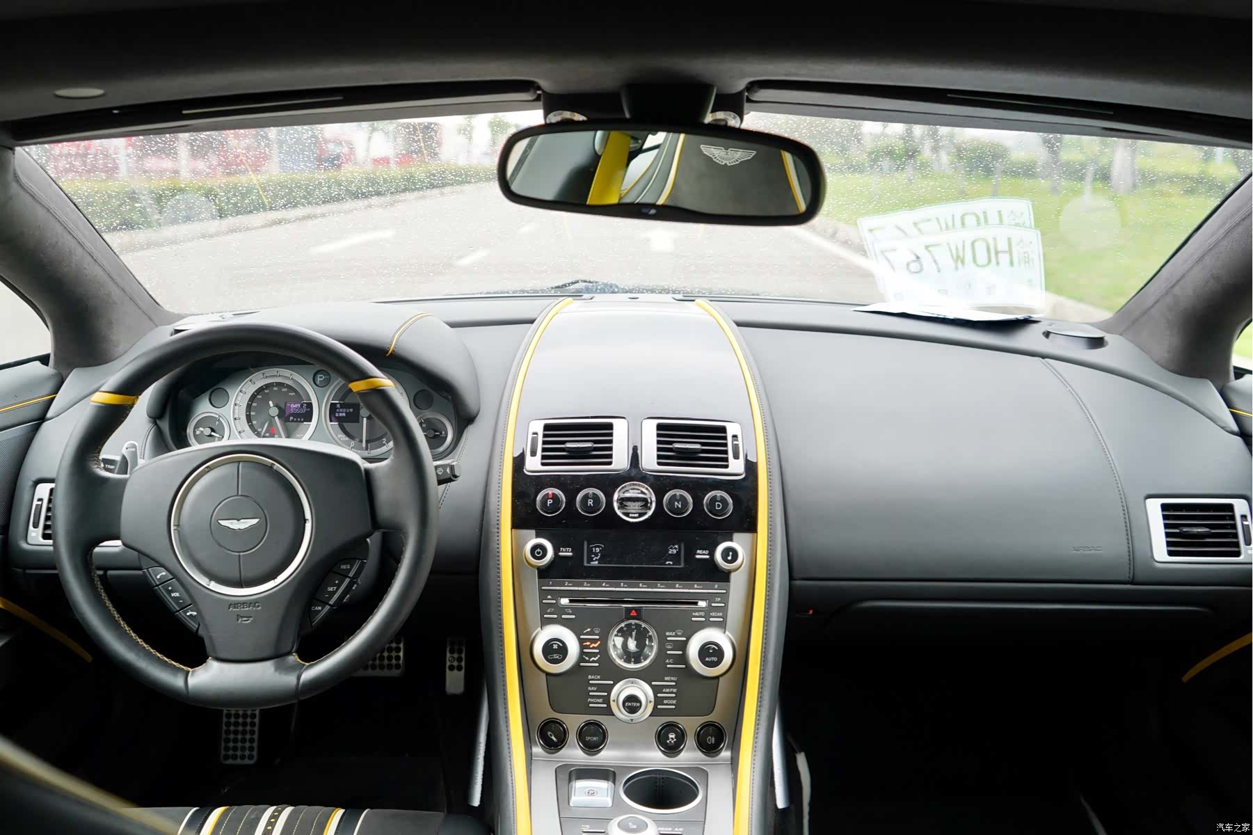 Aston Martin Rapide, 2011 8