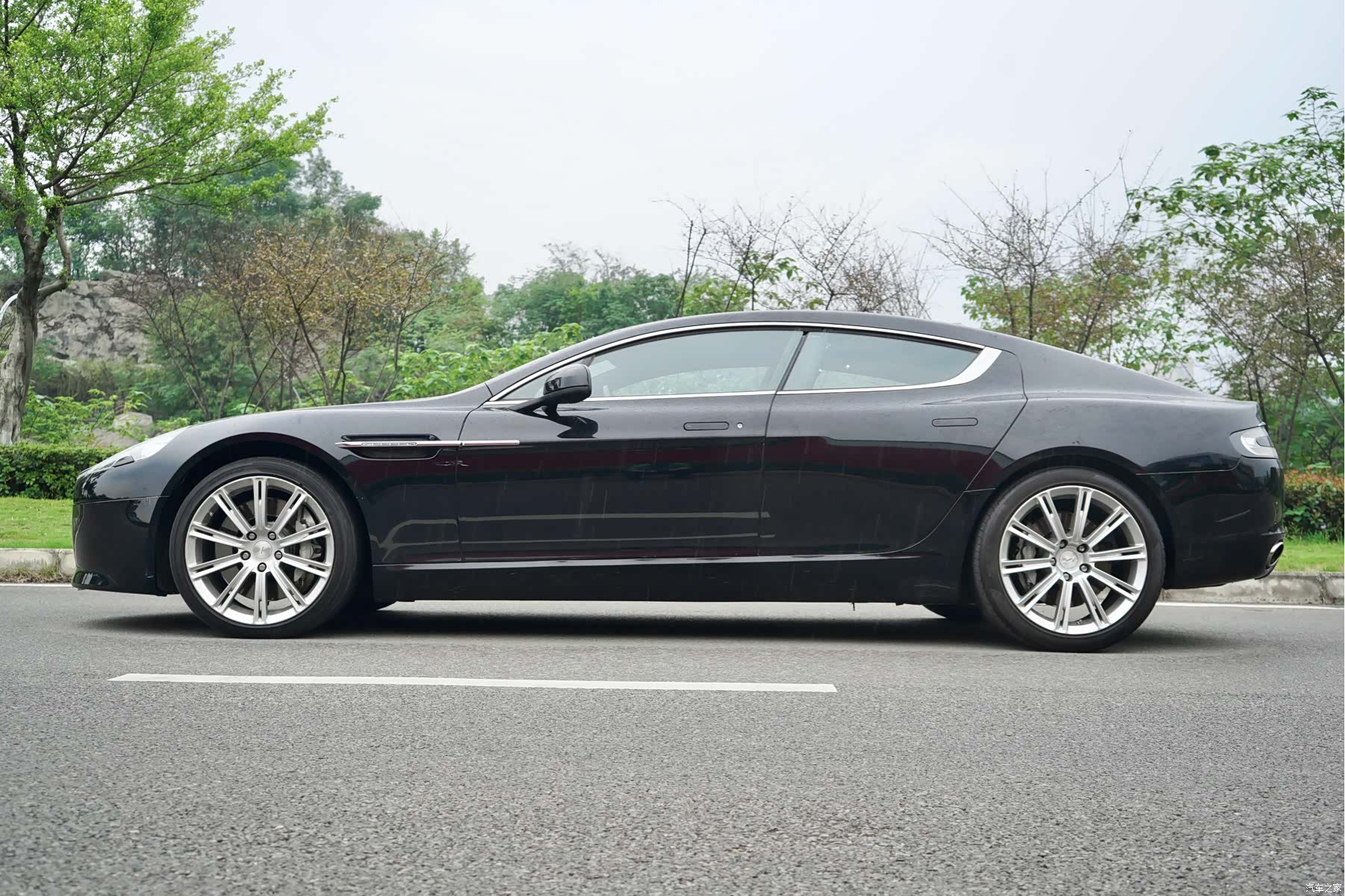 Aston Martin Rapide, 2011 3