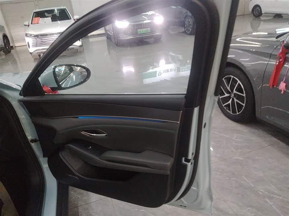 BYD Qin L BYD Qin L