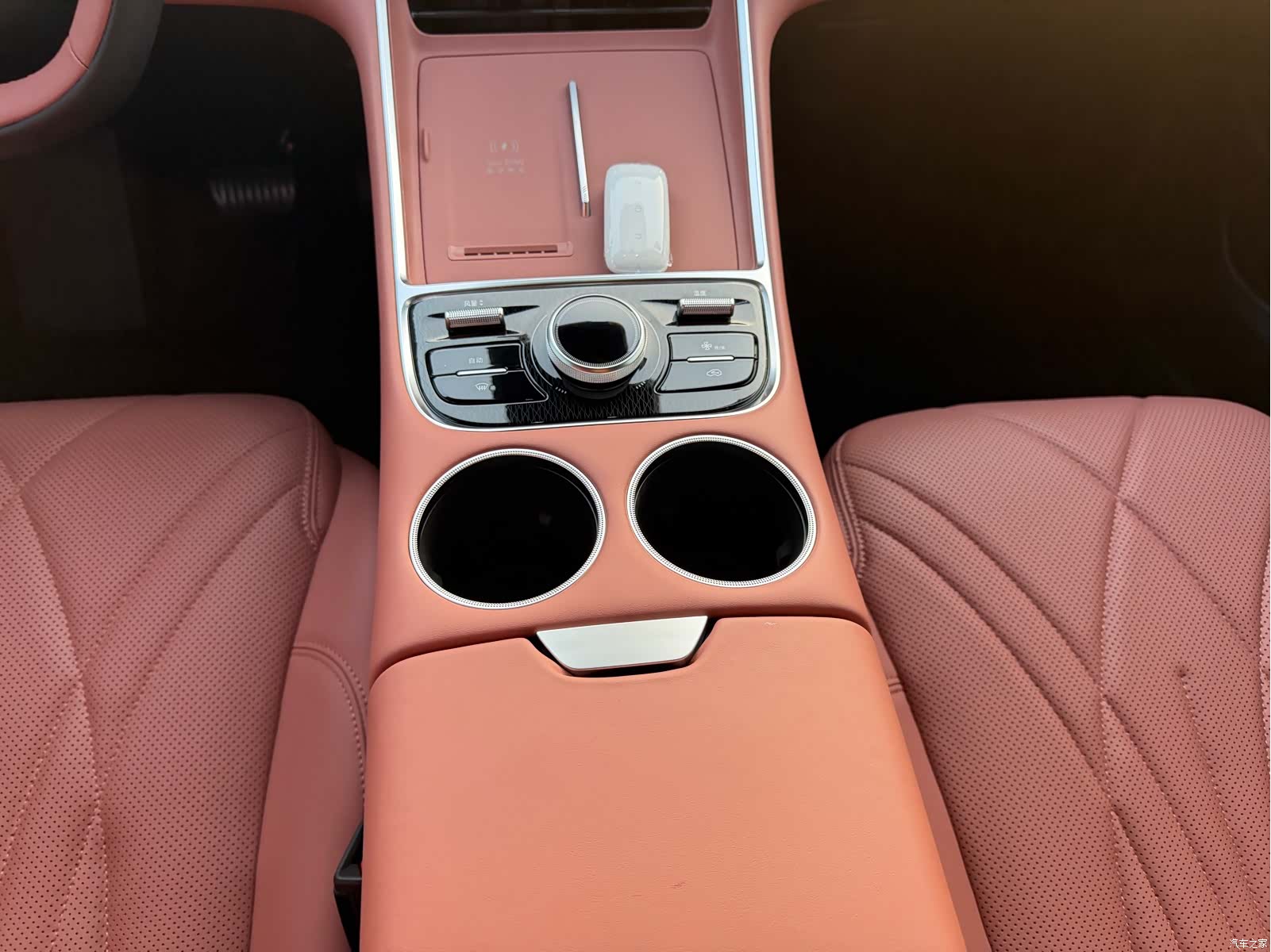 Geely Galaxy L6, 2025 12
