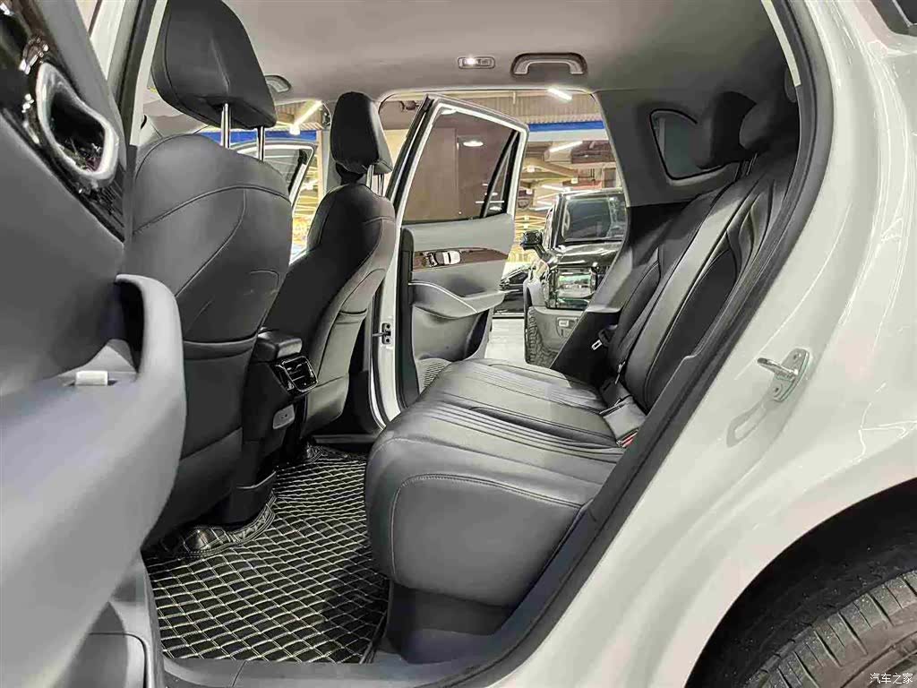 Geely Galaxy E5, 2025 13