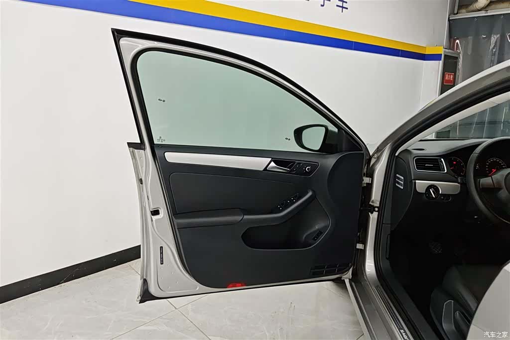Volkswagen Sagitar, 2014 7