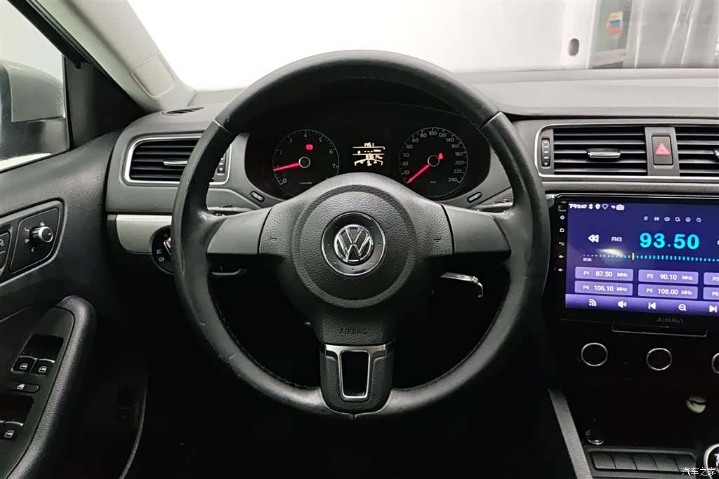 Volkswagen Sagitar, 2014 15