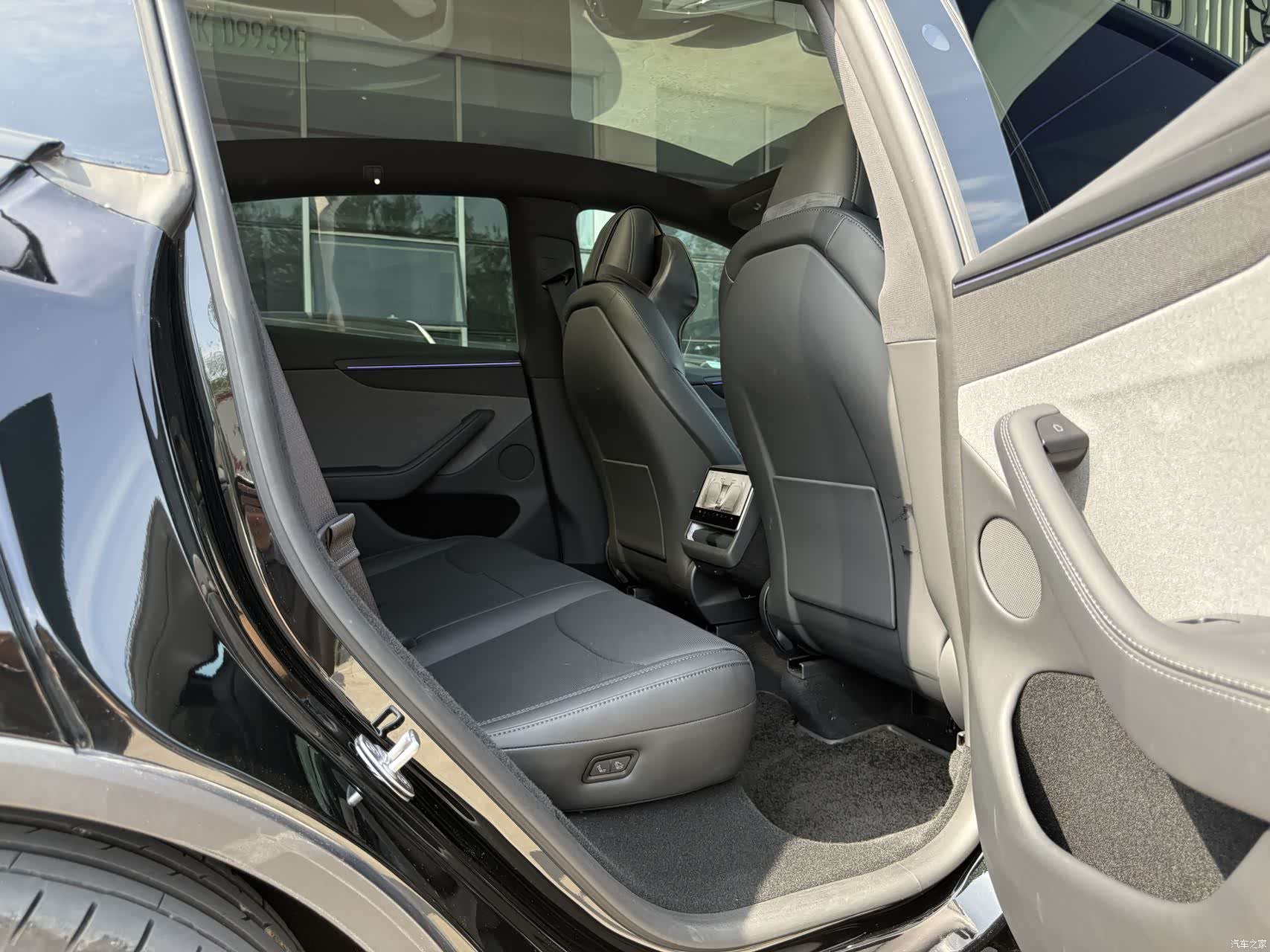 Tesla Model Y, 2026 11