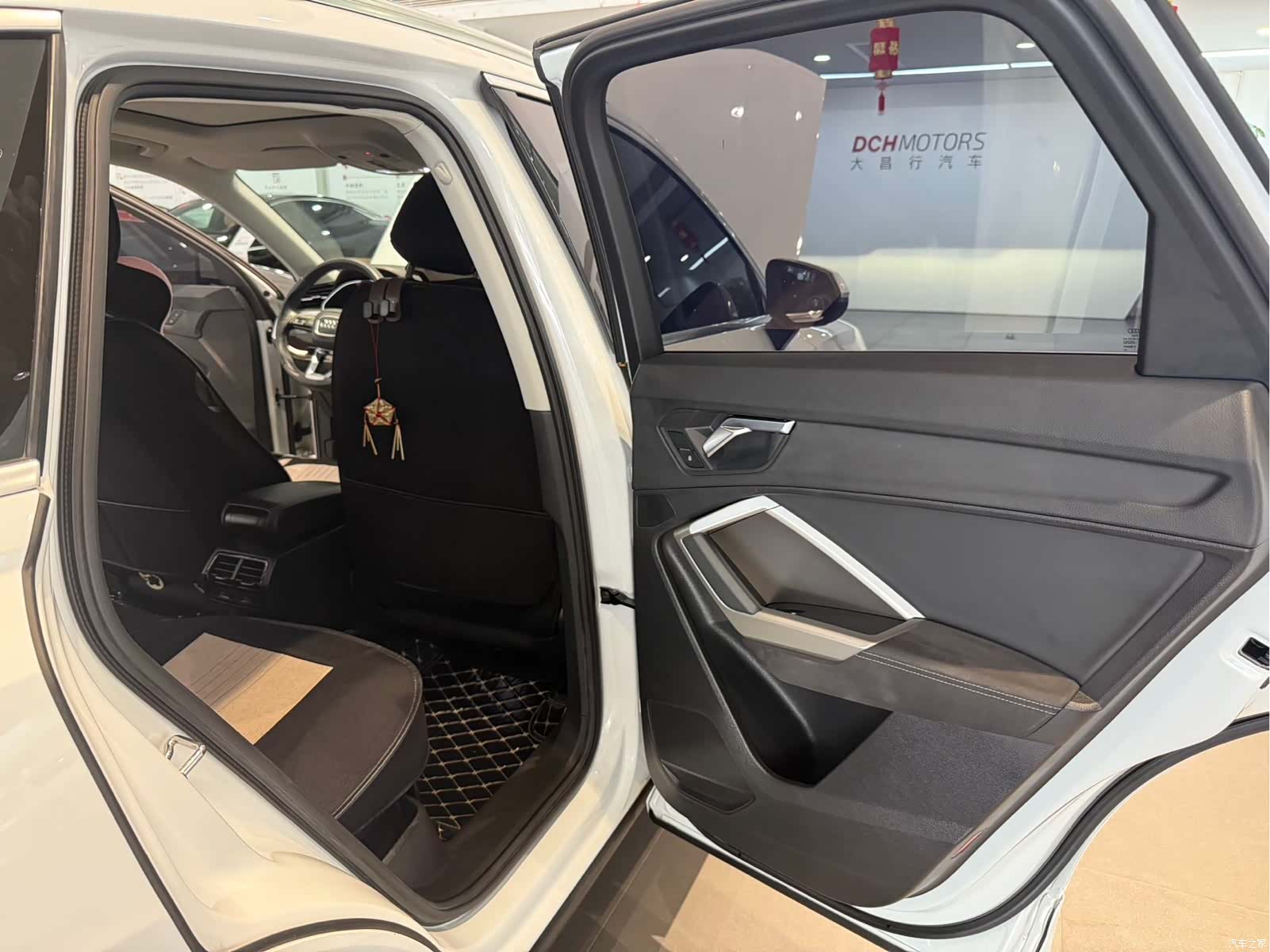 Audi Q3, 2022 10