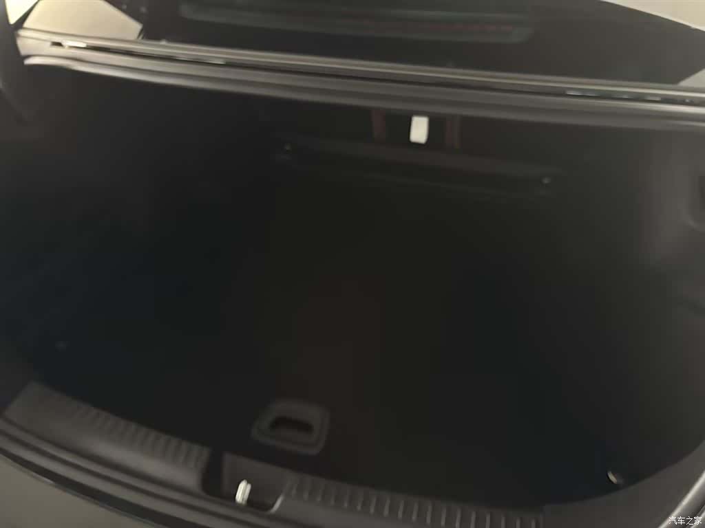 Mercedes-Benz E-Class, 2025 4